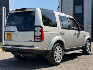 Land Rover Discovery 4 in Kenya